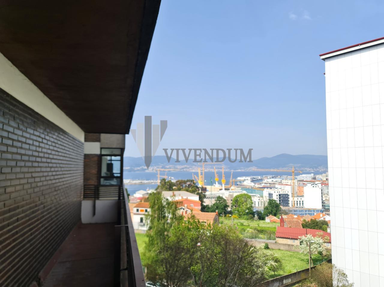 Piso de 145 m<sup>2</sup> con 4 habitaciones y 2 baños en Coia.